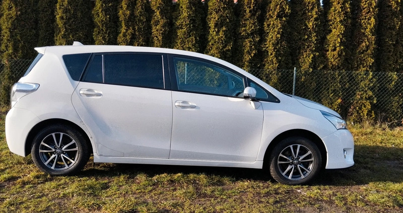 Toyota Verso cena 39900 przebieg: 169000, rok produkcji 2014 z Bojanowo małe 154